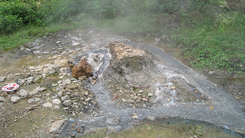 suối nước nóng Bang